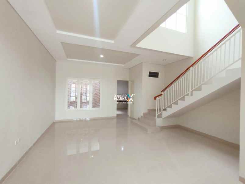 dijual rumah baru gress di manyar dekat galaxy mall