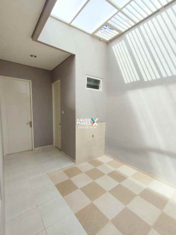 dijual rumah baru gress di manyar dekat galaxy mall