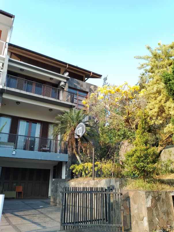 Rumah 3 Lantai Terawat Di Dago Resort Bandung Jawa Barat