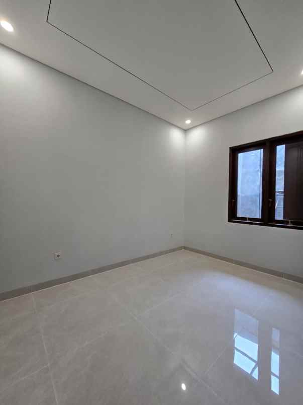 dijual rumah cempaka putih