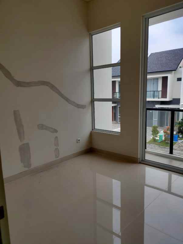 dijual rumah central park juanda