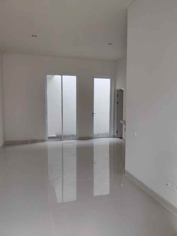 dijual rumah central park juanda