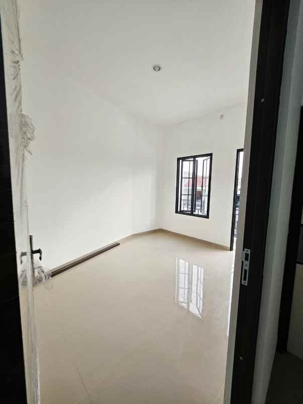 dijual rumah ciracas