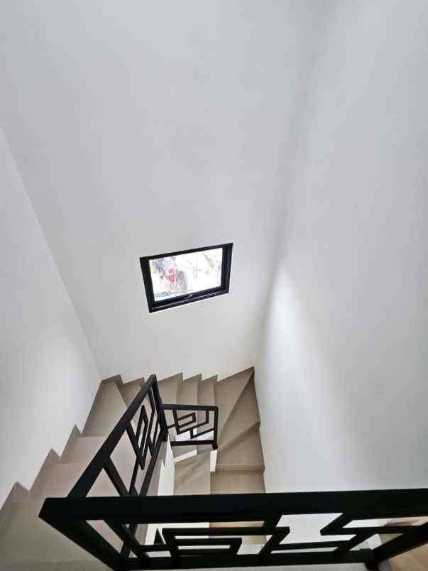 dijual rumah ciracas