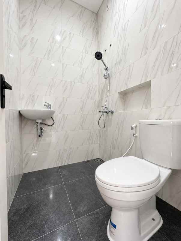 dijual rumah ciracas