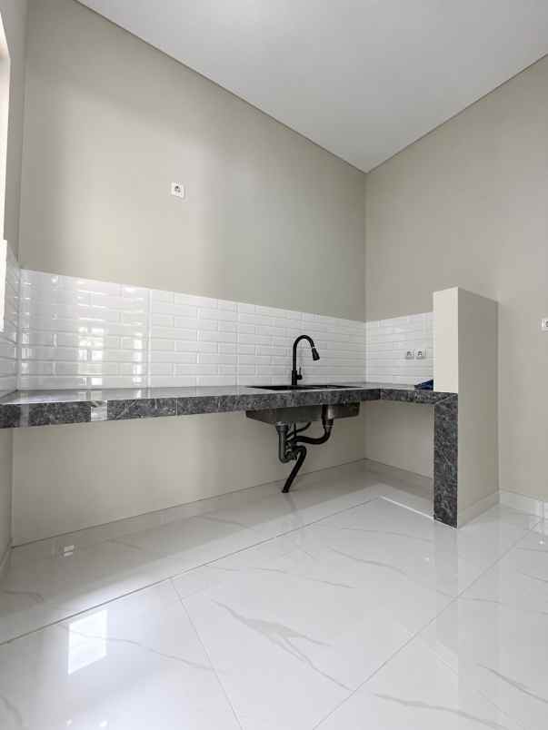 dijual rumah ciracas