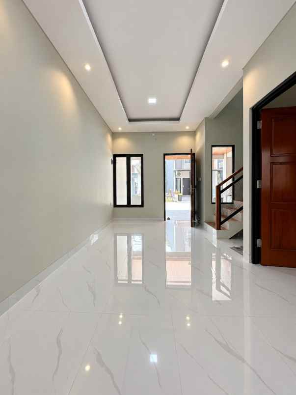 dijual rumah ciracas