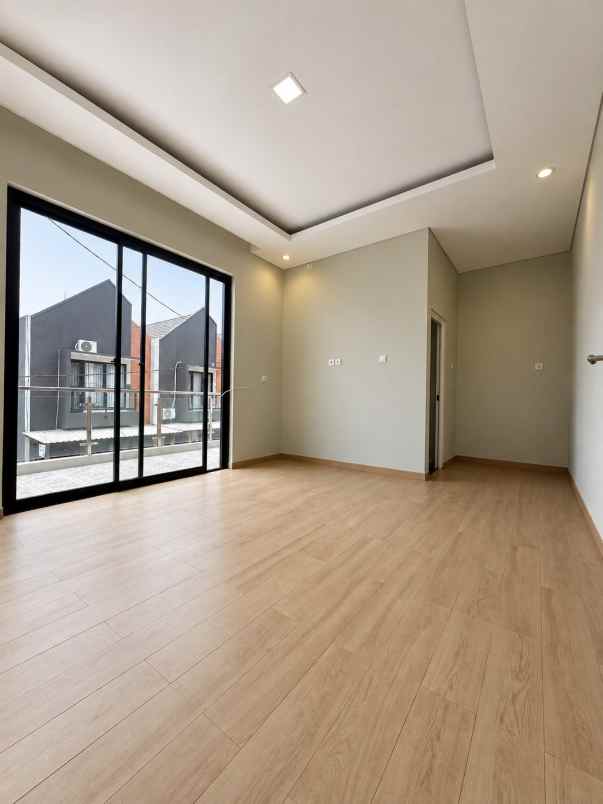 dijual rumah ciracas
