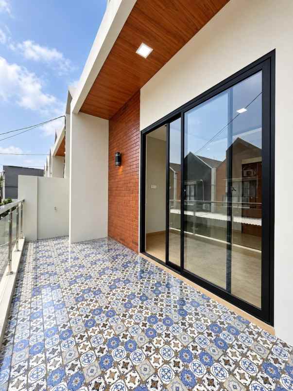 dijual rumah ciracas
