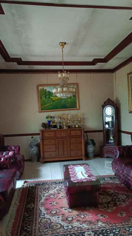 dijual rumah cirendeu