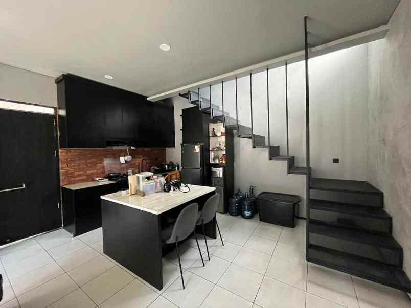 dijual rumah cisaranten wetan arcamanik