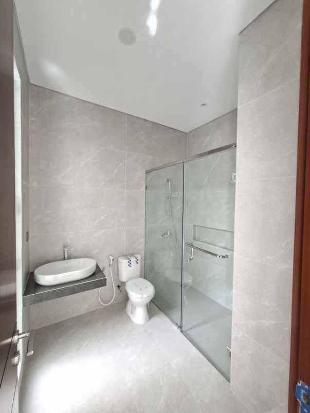 dijual rumah citraland woodland surabaya