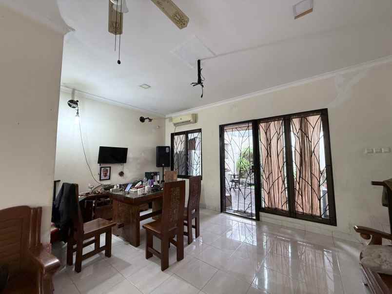 dijual rumah cluster aralia harapan indah