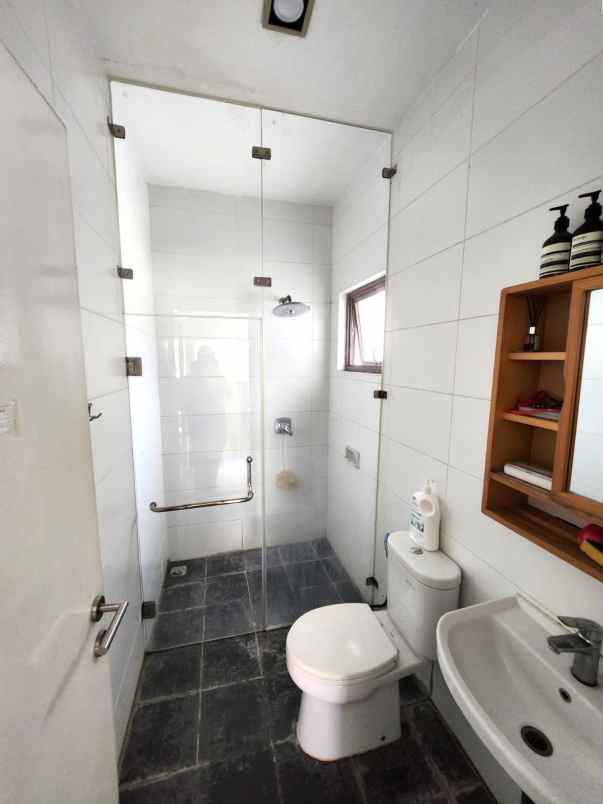 dijual rumah cluster cassia jgc jakarta