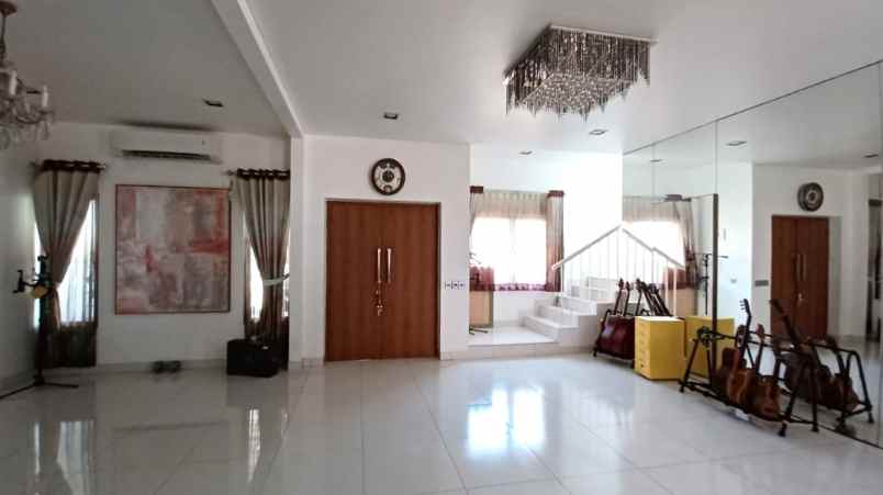 dijual rumah cluster cassia jgc jakarta