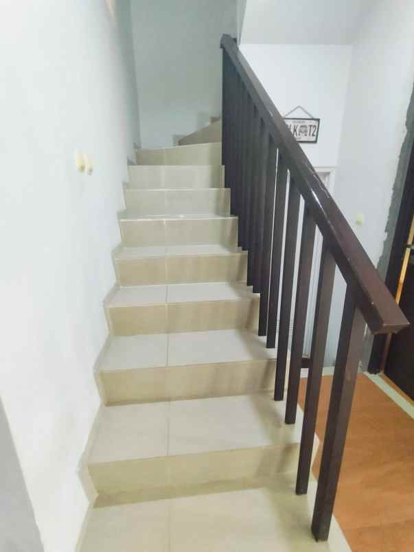 dijual rumah cluster greenwood golden