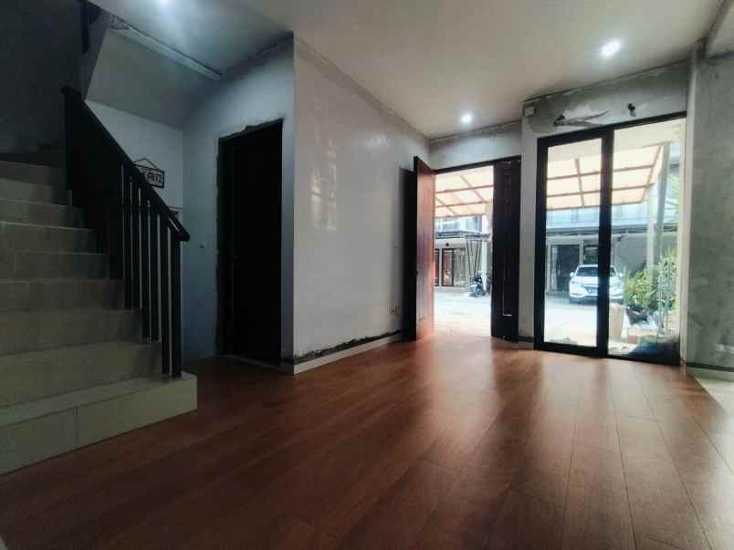 dijual rumah cluster greenwood golden