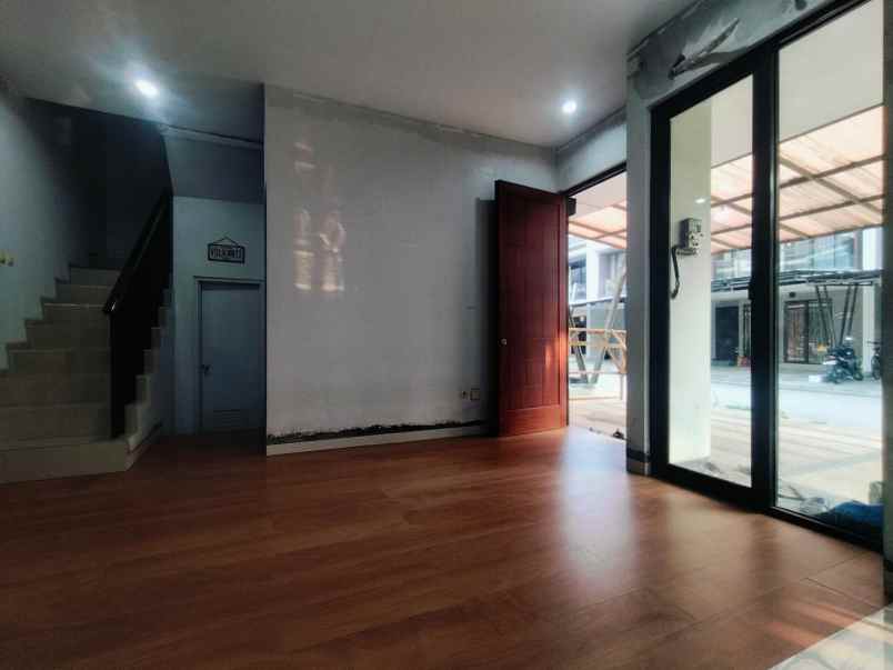 dijual rumah cluster greenwood golden