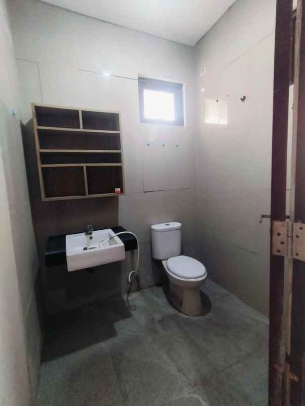 dijual rumah cluster greenwood golden