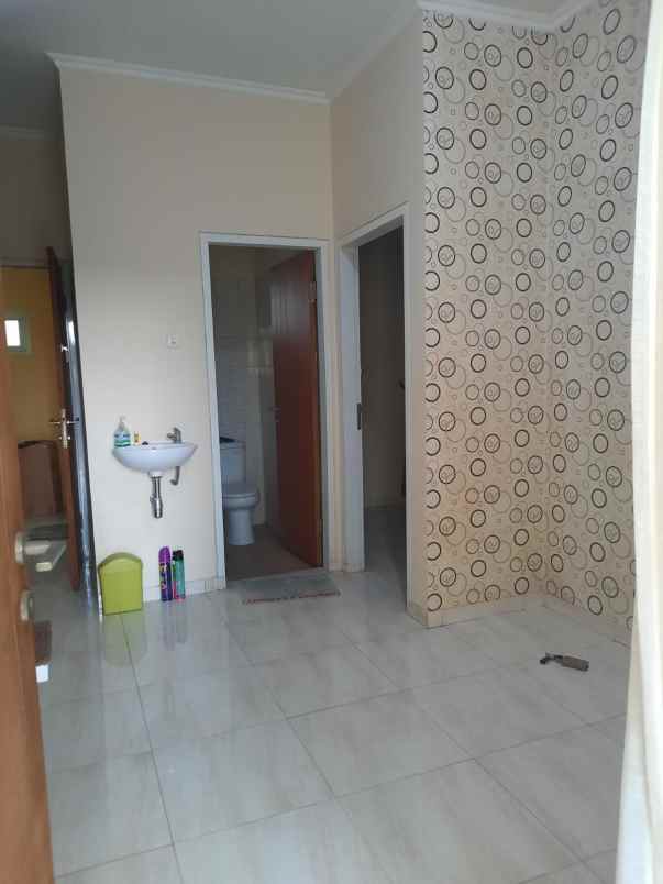 dijual rumah cluster kamayangan