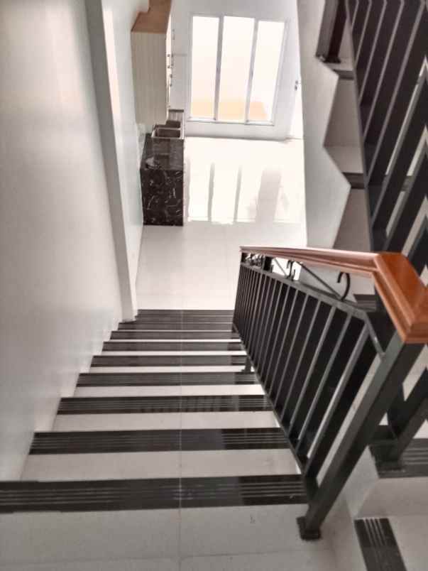 dijual rumah cluster mapel summarecon
