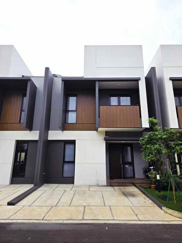 dijual rumah cluster regia summarecon