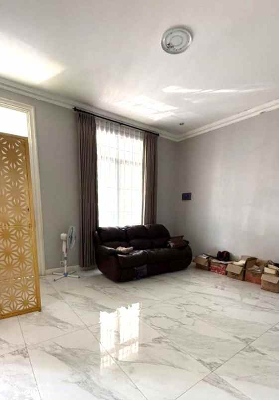 dijual rumah cluster thames jgc jakarta