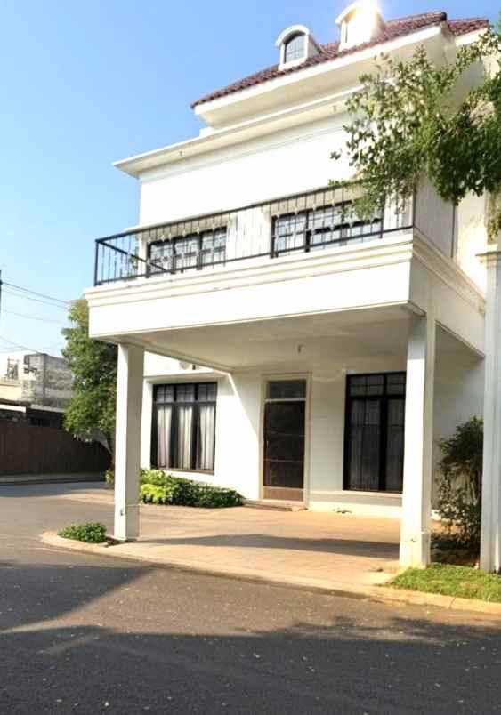 dijual rumah cluster thames jgc jakarta