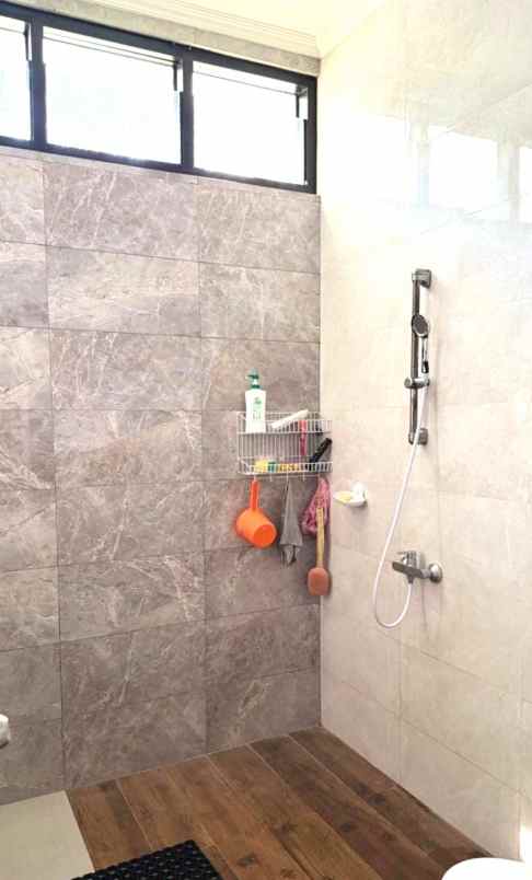 dijual rumah cluster thames jgc jakarta