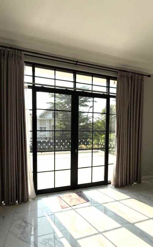 dijual rumah cluster thames jgc jakarta