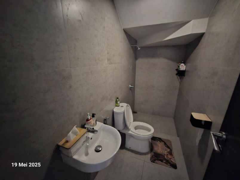 dijual rumah cluster wisteria jakarta