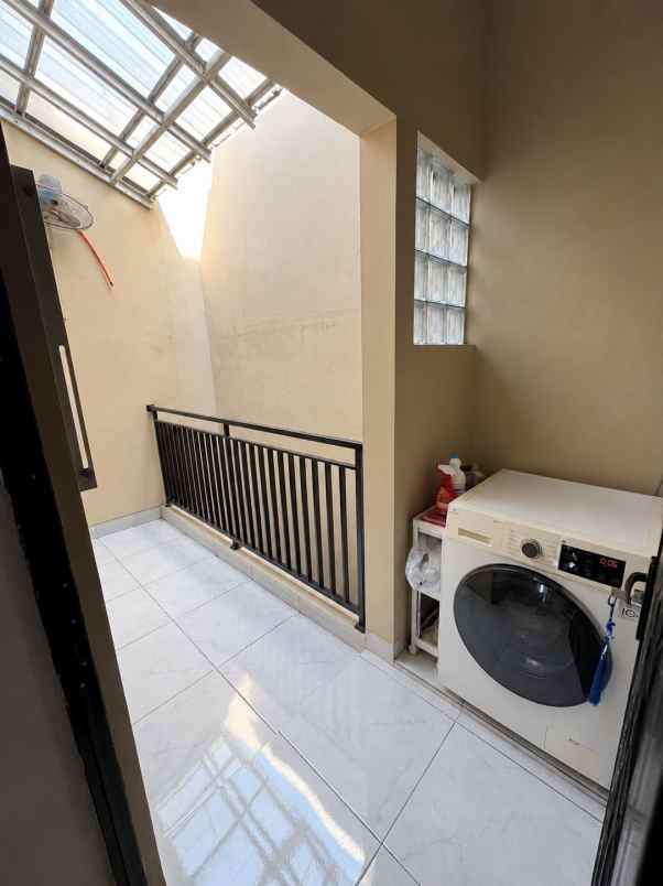 dijual rumah cluster wisteria metland