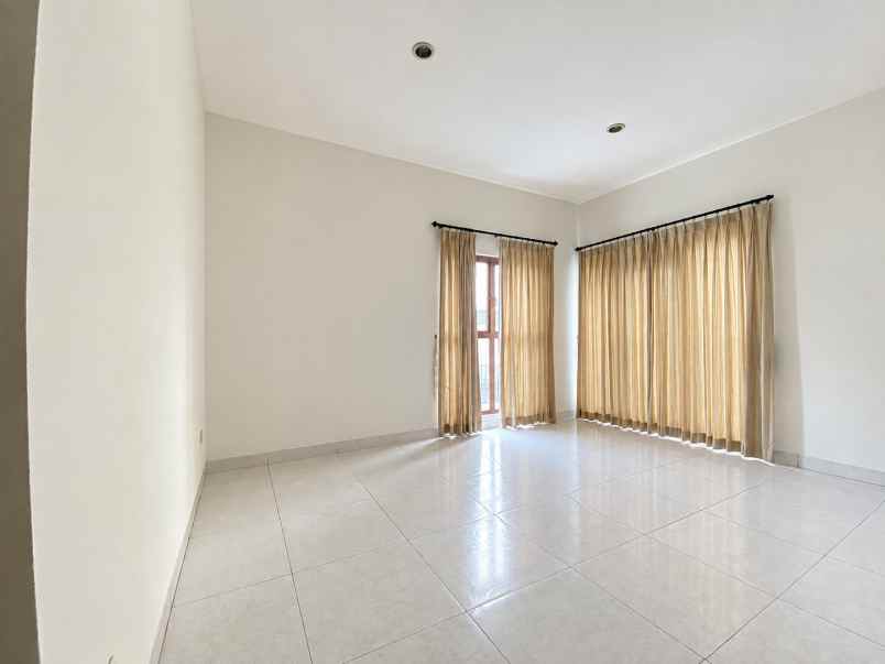 dijual rumah cluster zebrina jgc