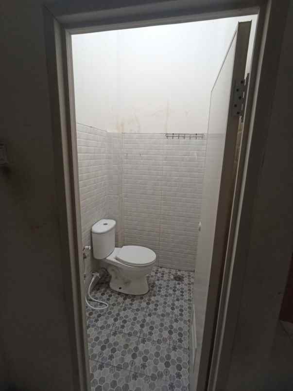 dijual rumah d grand fahira jl h saenan