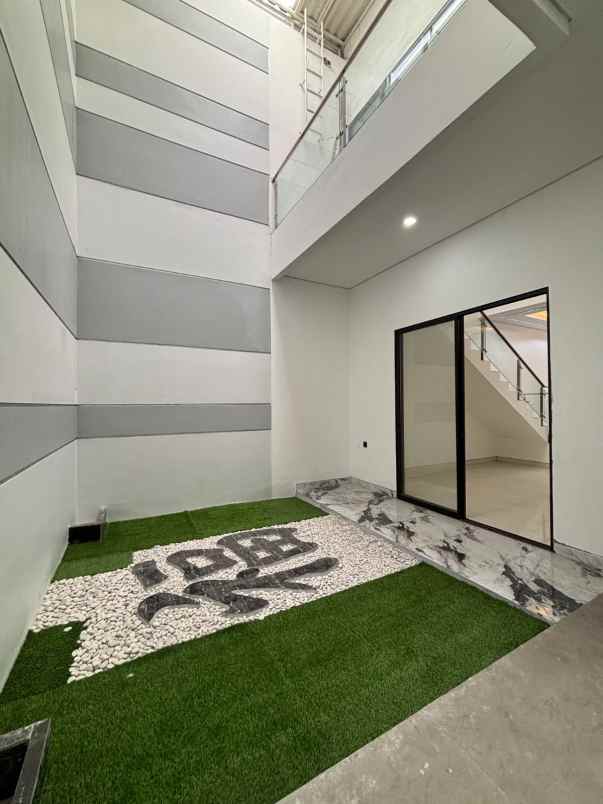 dijual rumah darmo permai