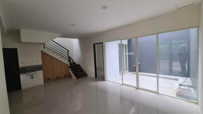 dijual rumah de casa residence lakarsantri