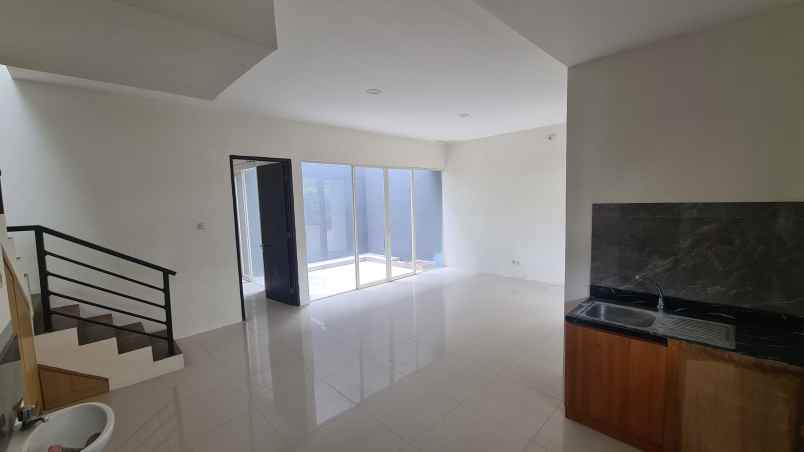 dijual rumah de casa residence lakarsantri