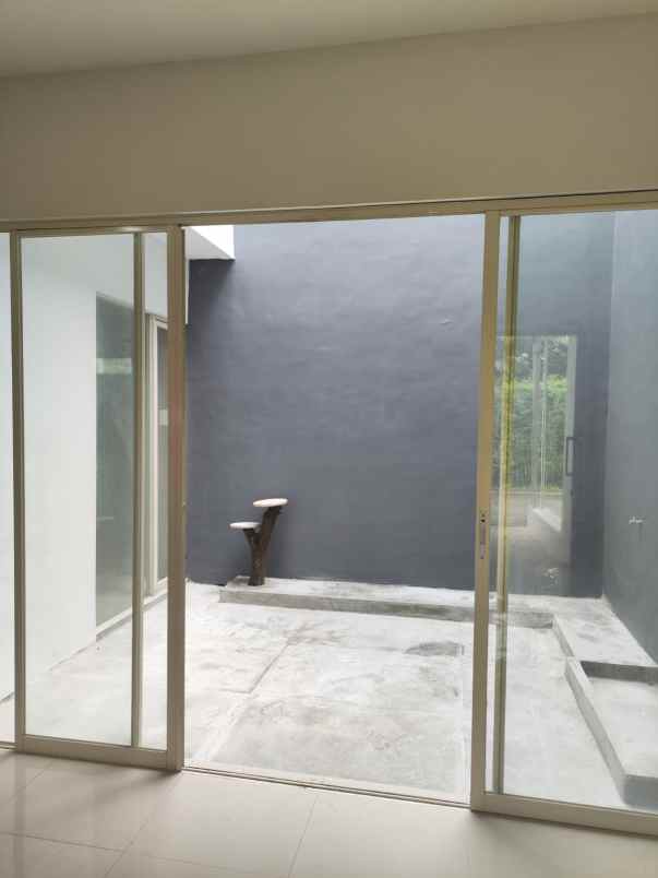 dijual rumah de casa residence lakarsantri