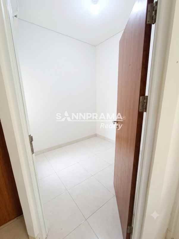 dijual rumah dekat park sawangan