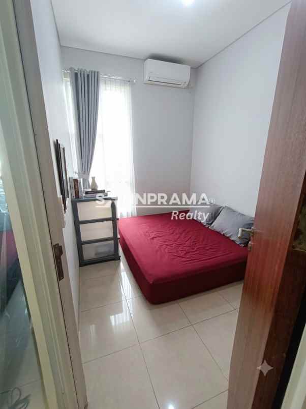 dijual rumah dekat park sawangan