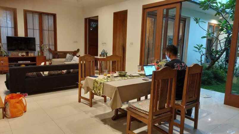 dijual rumah delman indah kebayoran