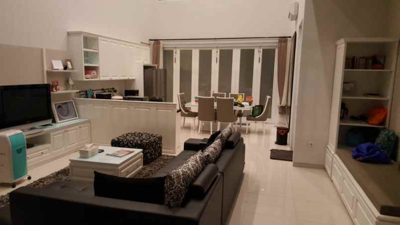 dijual rumah dharmahusada