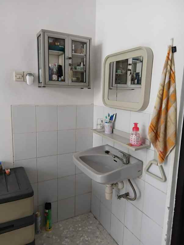 dijual rumah dharmahusada indah timur