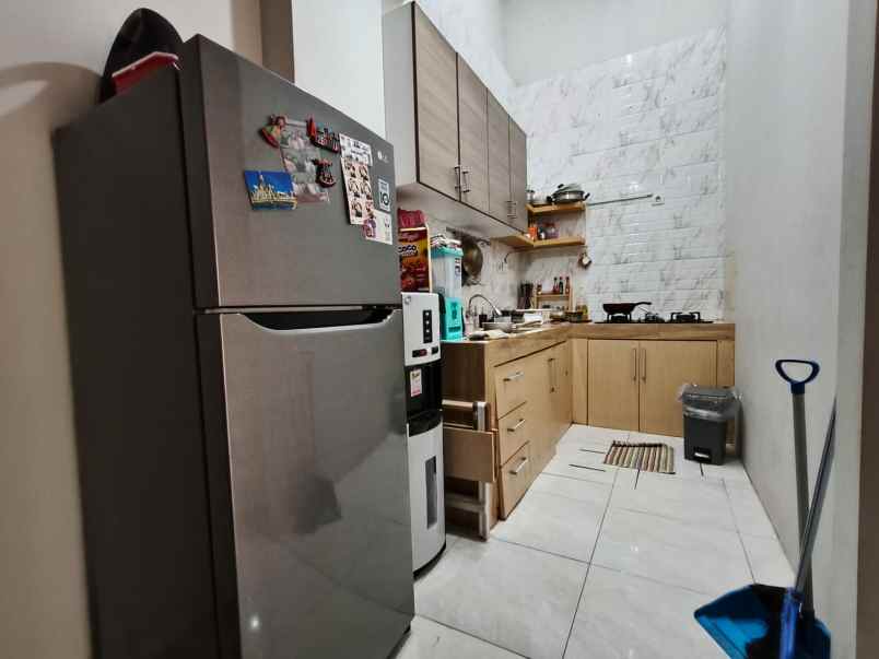 dijual rumah di burgundy summarecon bekasi