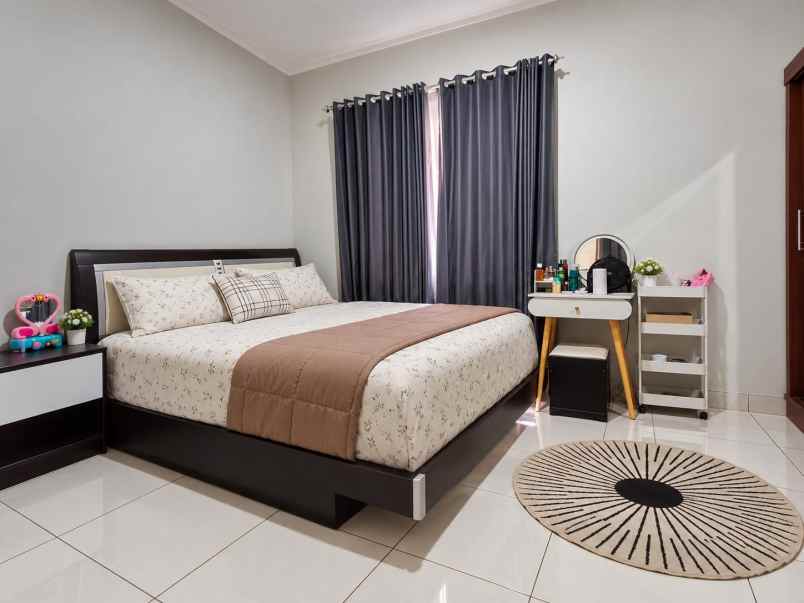dijual rumah di burgundy summarecon bekasi
