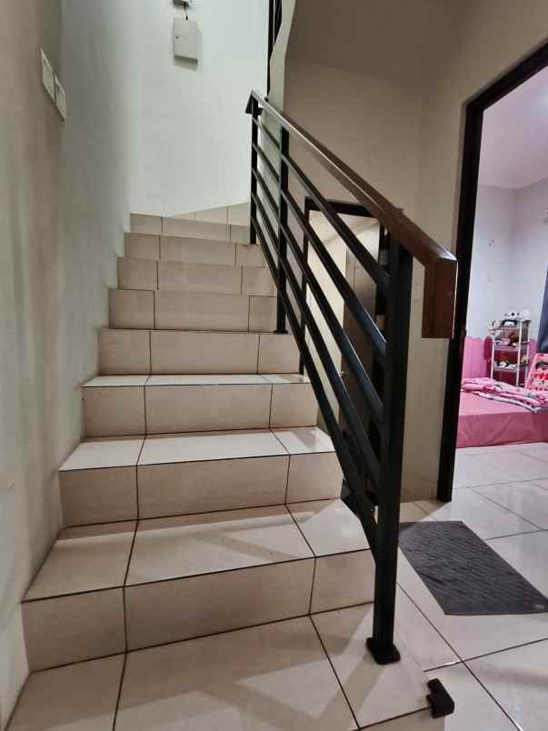 dijual rumah di burgundy summarecon bekasi