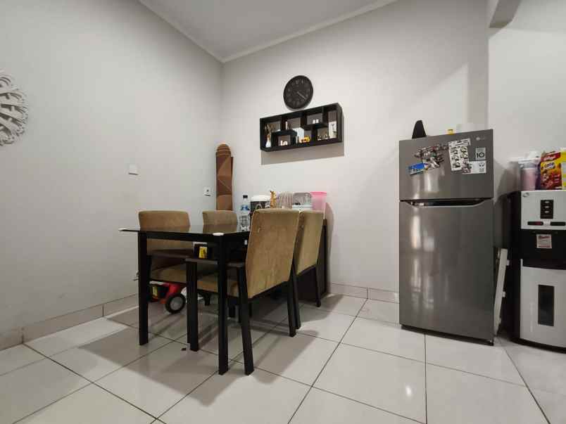 dijual rumah di burgundy summarecon bekasi