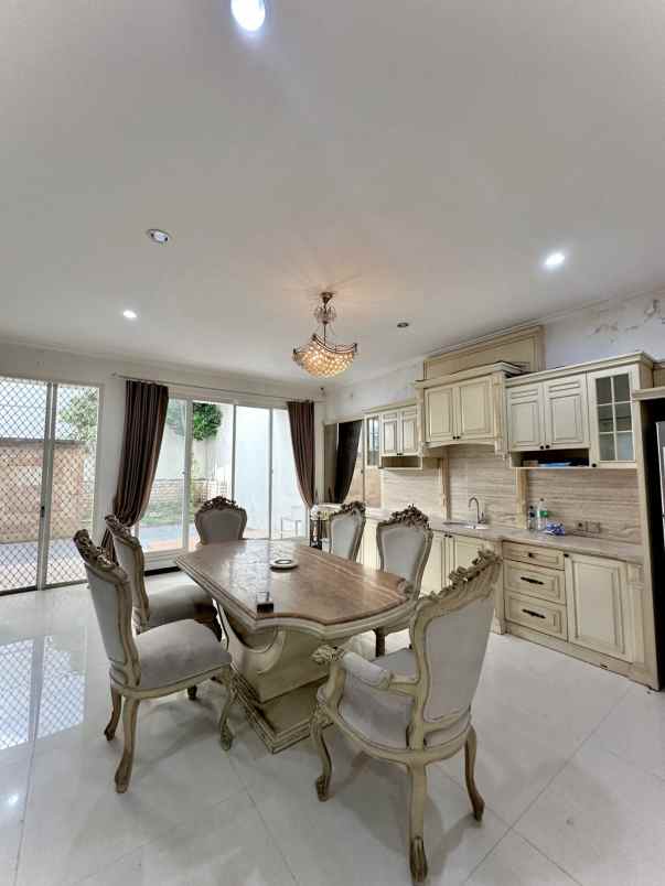 dijual rumah di dharmahusada megah permai