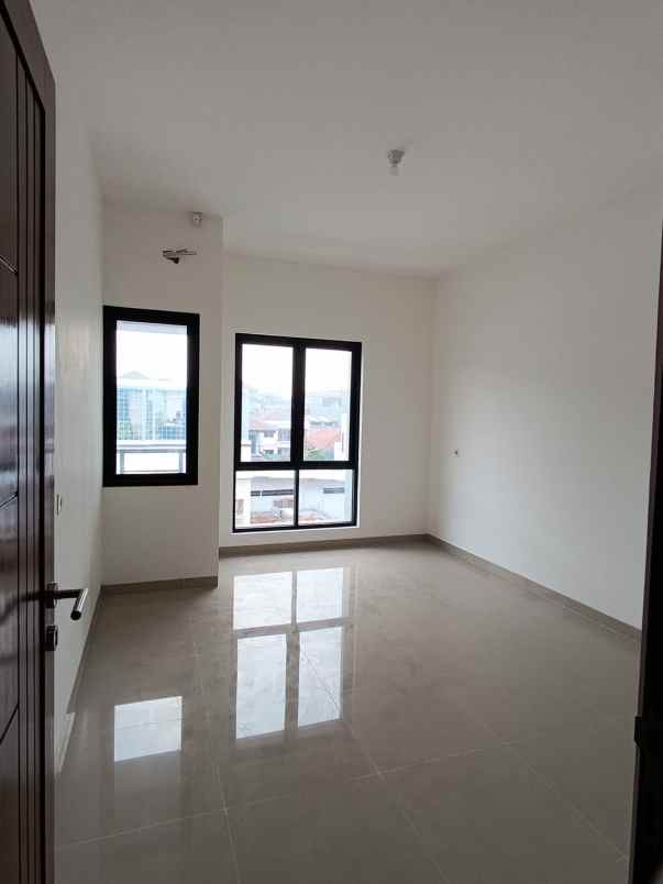 dijual rumah di jelambar jakarta barat