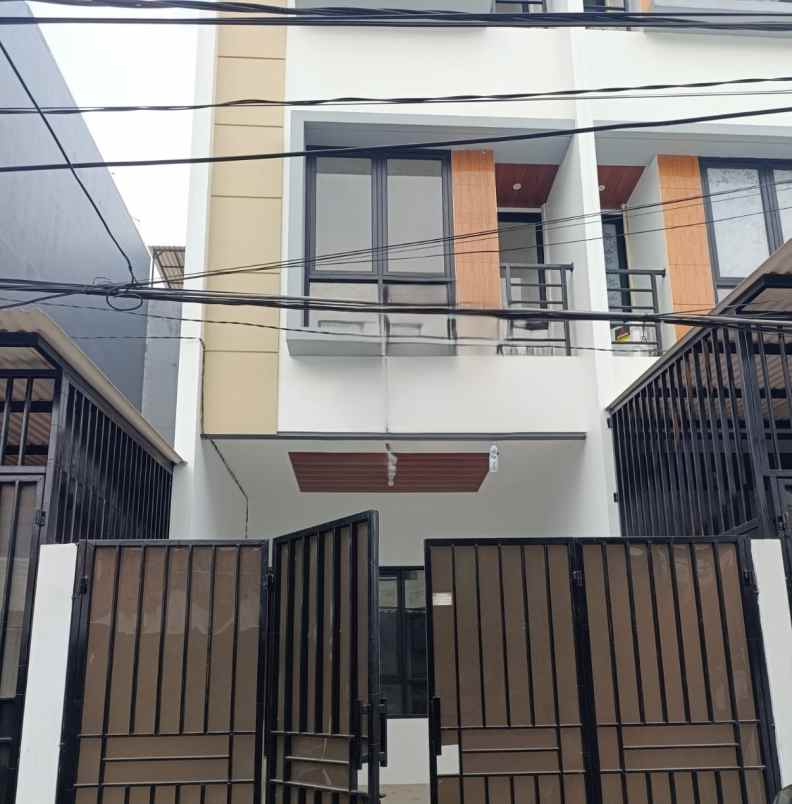dijual rumah di jelambar jakarta barat